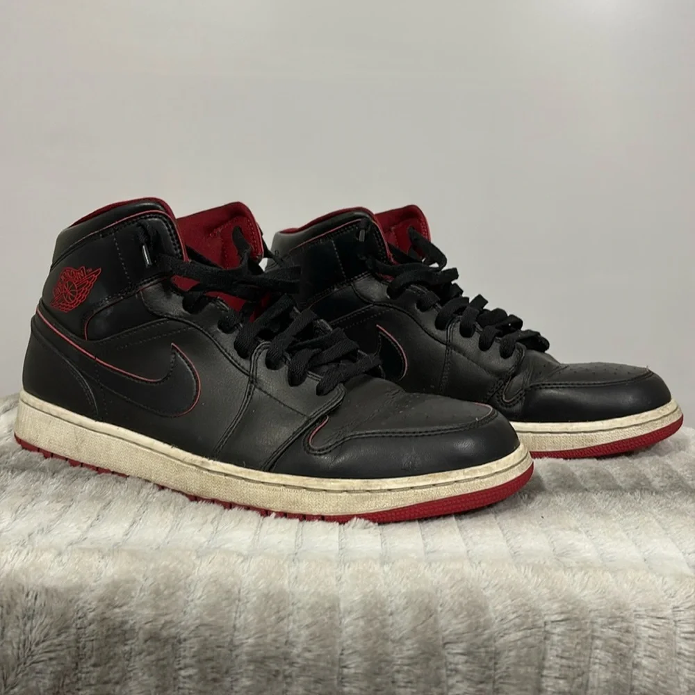 Jordan 1 Mid “Black Red” Sz 12